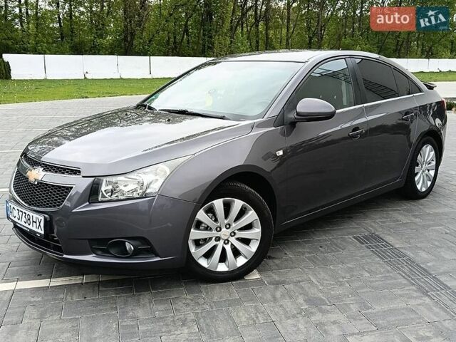Серый Шевроле Круз, объемом двигателя 1.8 л и пробегом 240 тыс. км за 7200 $, фото 1 на Automoto.ua