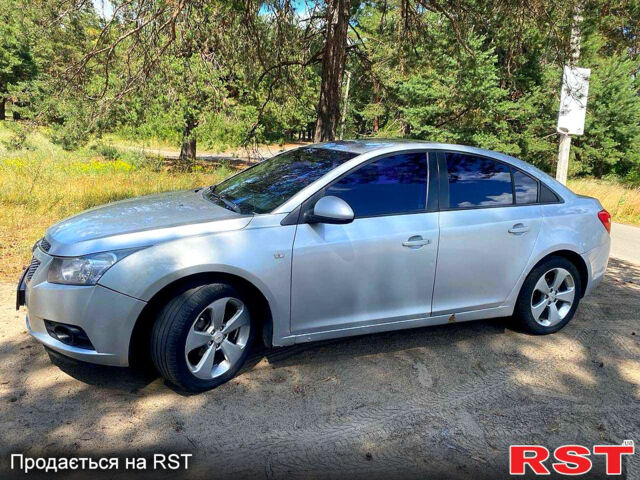 Серый Шевроле Круз, объемом двигателя 1.8 л и пробегом 234 тыс. км за 5700 $, фото 1 на Automoto.ua