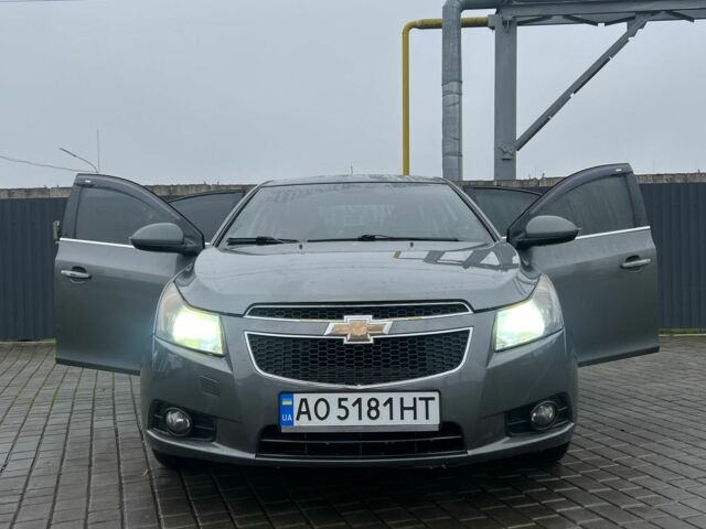 Серый Шевроле Круз, объемом двигателя 1.8 л и пробегом 258 тыс. км за 6000 $, фото 1 на Automoto.ua