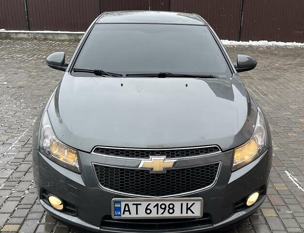 Серый Шевроле Круз, объемом двигателя 1.8 л и пробегом 280 тыс. км за 6500 $, фото 1 на Automoto.ua