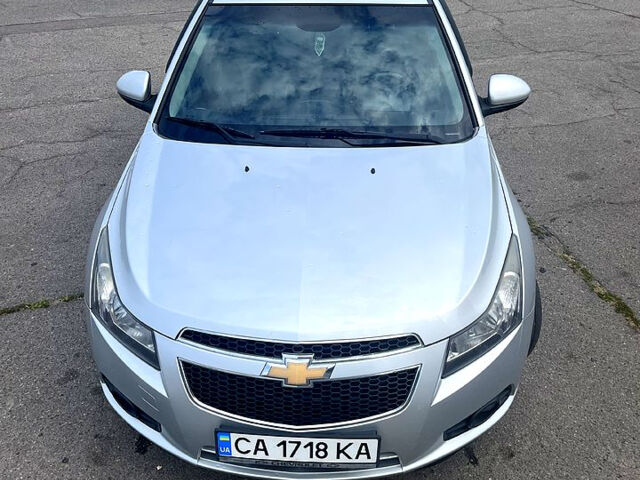 Серый Шевроле Круз, объемом двигателя 1.6 л и пробегом 200 тыс. км за 7300 $, фото 1 на Automoto.ua