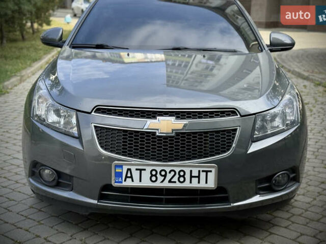 Серый Шевроле Круз, объемом двигателя 1.8 л и пробегом 150 тыс. км за 7000 $, фото 1 на Automoto.ua