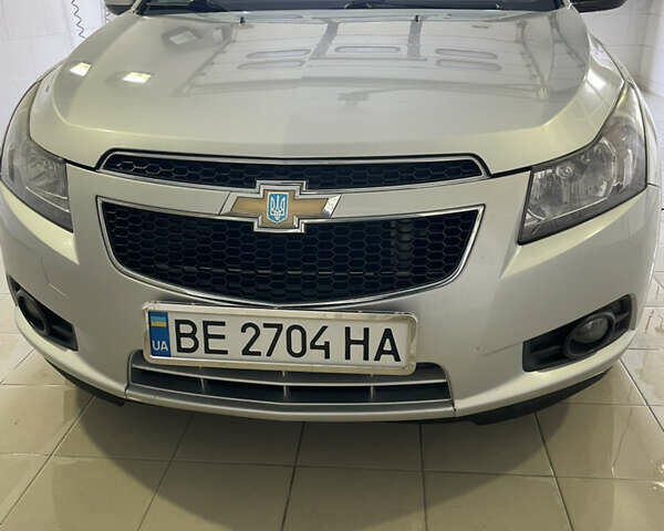 Серый Шевроле Круз, объемом двигателя 1.8 л и пробегом 250 тыс. км за 6250 $, фото 1 на Automoto.ua