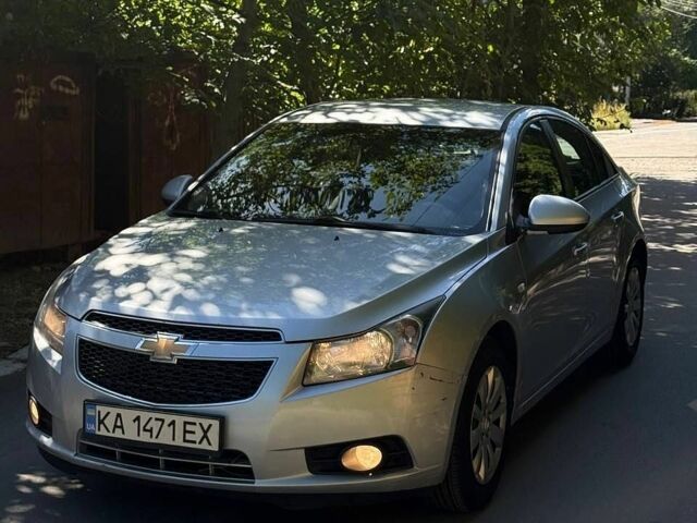 Серый Шевроле Круз, объемом двигателя 1.8 л и пробегом 230 тыс. км за 4800 $, фото 1 на Automoto.ua