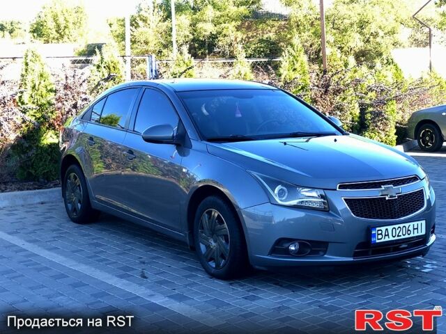 Серый Шевроле Круз, объемом двигателя 1.8 л и пробегом 236 тыс. км за 7500 $, фото 1 на Automoto.ua