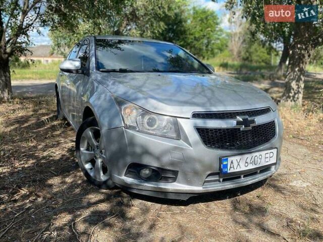 Серый Шевроле Круз, объемом двигателя 1.8 л и пробегом 234 тыс. км за 6000 $, фото 1 на Automoto.ua