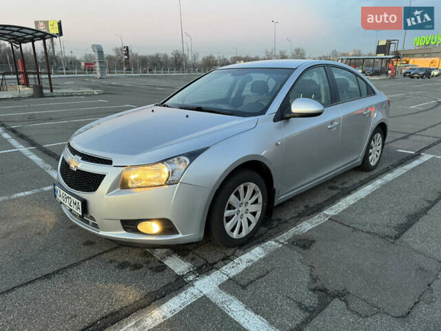 Серый Шевроле Круз, объемом двигателя 1.8 л и пробегом 139 тыс. км за 6900 $, фото 1 на Automoto.ua