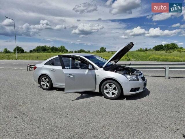 Серый Шевроле Круз, объемом двигателя 1.6 л и пробегом 160 тыс. км за 6500 $, фото 1 на Automoto.ua