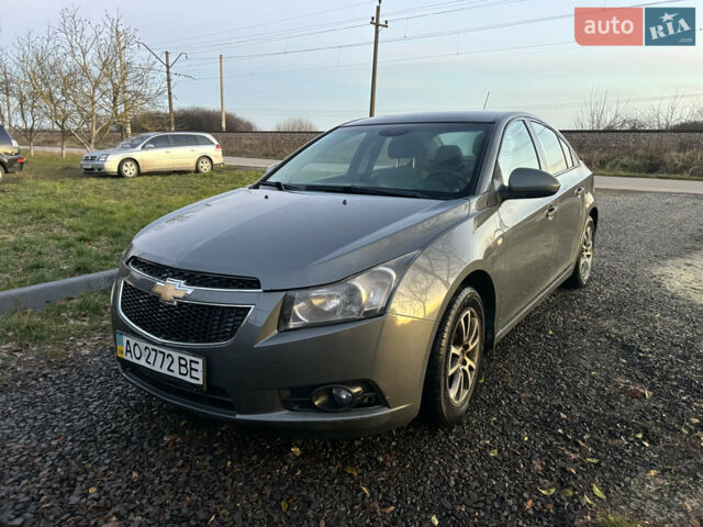 Серый Шевроле Круз, объемом двигателя 1.8 л и пробегом 244 тыс. км за 5500 $, фото 1 на Automoto.ua