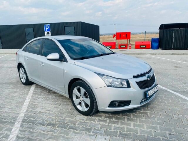 Серый Шевроле Круз, объемом двигателя 1.8 л и пробегом 292 тыс. км за 6400 $, фото 1 на Automoto.ua
