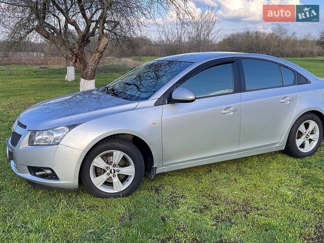 Серый Шевроле Круз, объемом двигателя 1.8 л и пробегом 203 тыс. км за 5500 $, фото 1 на Automoto.ua