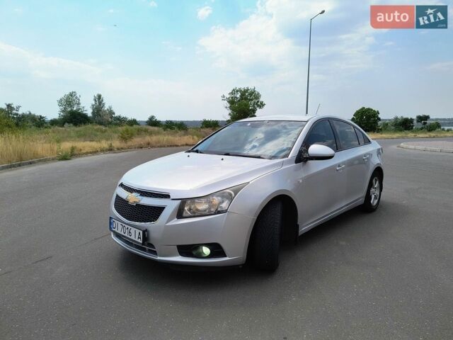 Серый Шевроле Круз, объемом двигателя 1.8 л и пробегом 190 тыс. км за 5200 $, фото 1 на Automoto.ua