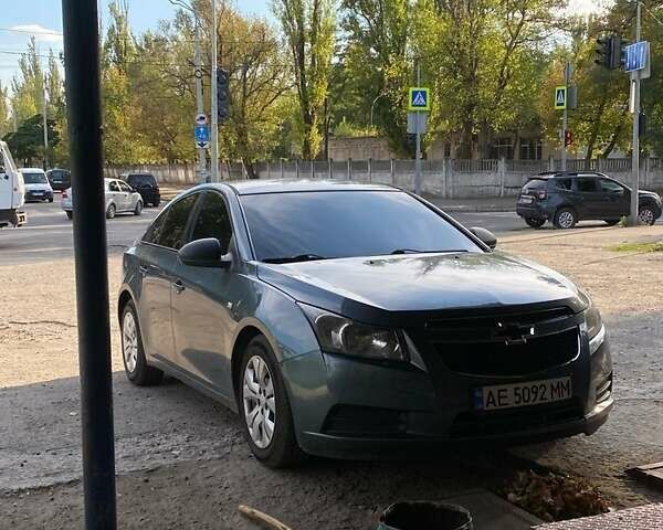 Серый Шевроле Круз, объемом двигателя 1.8 л и пробегом 223 тыс. км за 6000 $, фото 1 на Automoto.ua