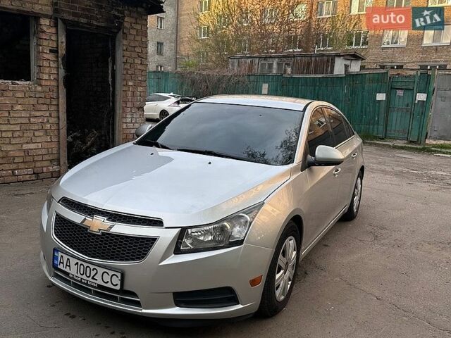 Серый Шевроле Круз, объемом двигателя 1.8 л и пробегом 240 тыс. км за 6000 $, фото 1 на Automoto.ua