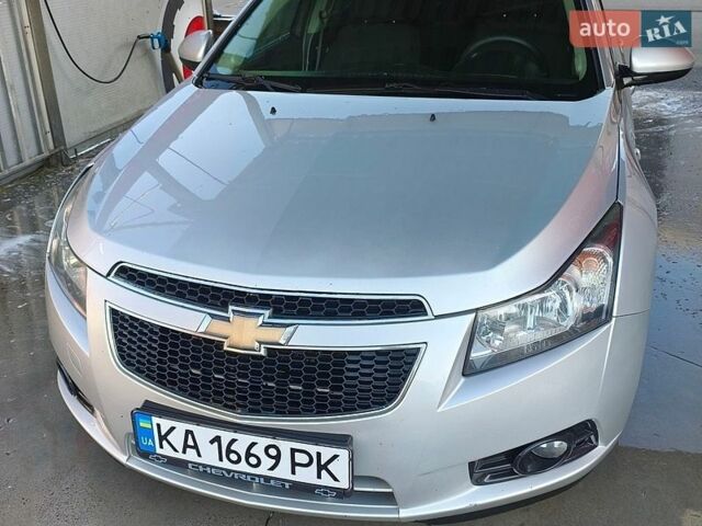 Серый Шевроле Круз, объемом двигателя 1.8 л и пробегом 180 тыс. км за 5400 $, фото 1 на Automoto.ua