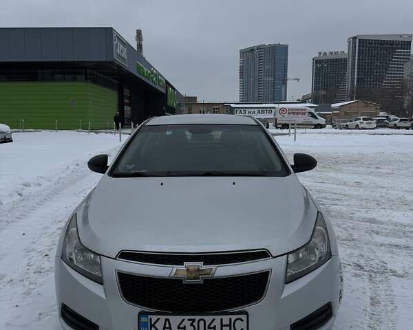 Серый Шевроле Круз, объемом двигателя 1.8 л и пробегом 200 тыс. км за 7300 $, фото 1 на Automoto.ua