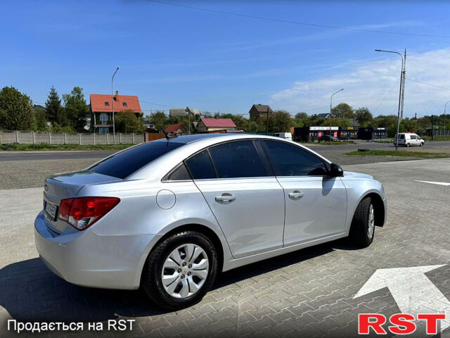 Серый Шевроле Круз, объемом двигателя 1.8 л и пробегом 298 тыс. км за 6500 $, фото 1 на Automoto.ua