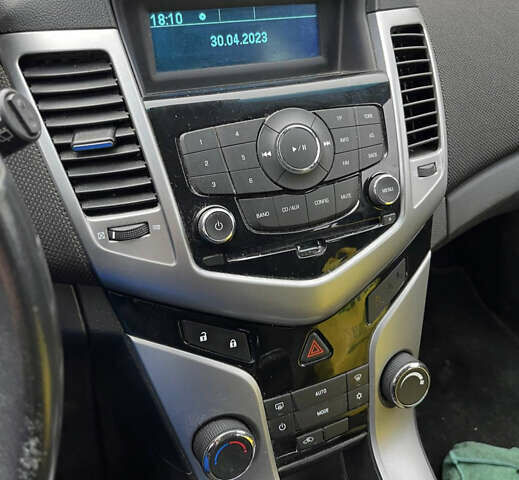 Сірий Шевроле Круз, об'ємом двигуна 0 л та пробігом 220 тис. км за 7800 $, фото 1 на Automoto.ua