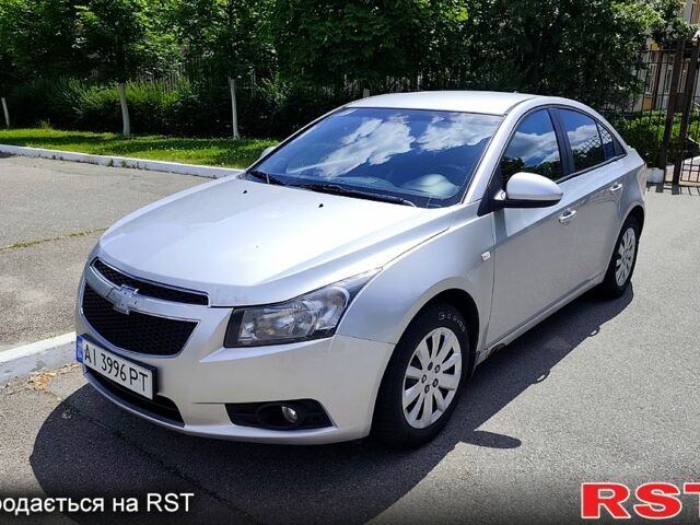 Серый Шевроле Круз, объемом двигателя 1.8 л и пробегом 300 тыс. км за 4000 $, фото 1 на Automoto.ua
