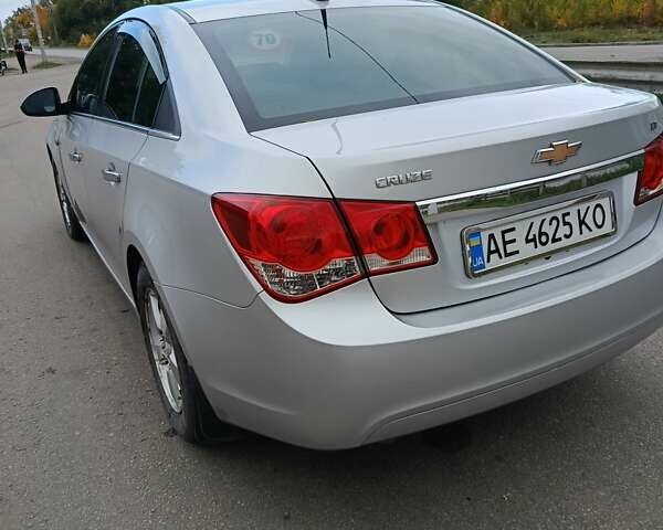 Серый Шевроле Круз, объемом двигателя 1.36 л и пробегом 280 тыс. км за 6400 $, фото 1 на Automoto.ua