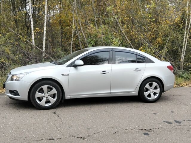 Серый Шевроле Круз, объемом двигателя 1.7 л и пробегом 252 тыс. км за 6500 $, фото 1 на Automoto.ua