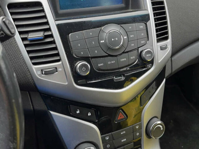 Сірий Шевроле Круз, об'ємом двигуна 2 л та пробігом 220 тис. км за 7800 $, фото 1 на Automoto.ua