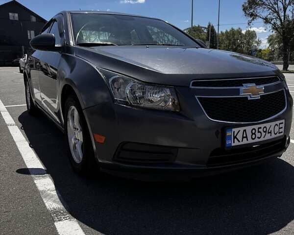 Серый Шевроле Круз, объемом двигателя 1.36 л и пробегом 253 тыс. км за 6700 $, фото 1 на Automoto.ua
