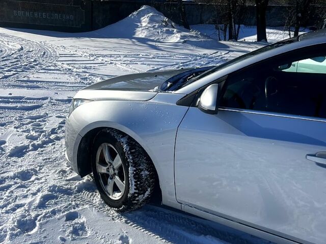 Серый Шевроле Круз, объемом двигателя 1.4 л и пробегом 900 тыс. км за 7500 $, фото 1 на Automoto.ua
