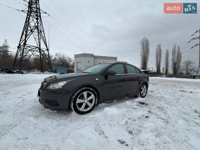 Серый Шевроле Круз, объемом двигателя 1.36 л и пробегом 155 тыс. км за 7600 $, фото 1 на Automoto.ua