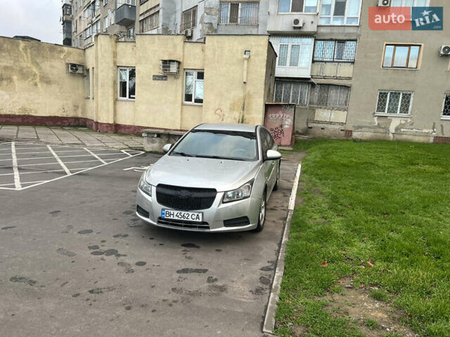 Серый Шевроле Круз, объемом двигателя 1.8 л и пробегом 179 тыс. км за 5900 $, фото 1 на Automoto.ua