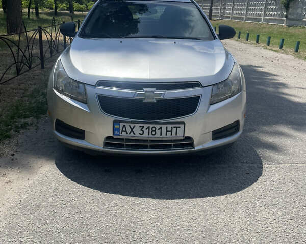 Серый Шевроле Круз, объемом двигателя 1.8 л и пробегом 204 тыс. км за 6000 $, фото 1 на Automoto.ua