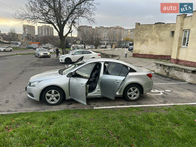 Серый Шевроле Круз, объемом двигателя 1.6 л и пробегом 142 тыс. км за 6500 $, фото 1 на Automoto.ua