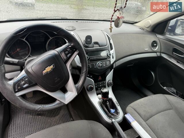 Сірий Шевроле Круз, об'ємом двигуна 1.69 л та пробігом 290 тис. км за 8000 $, фото 1 на Automoto.ua