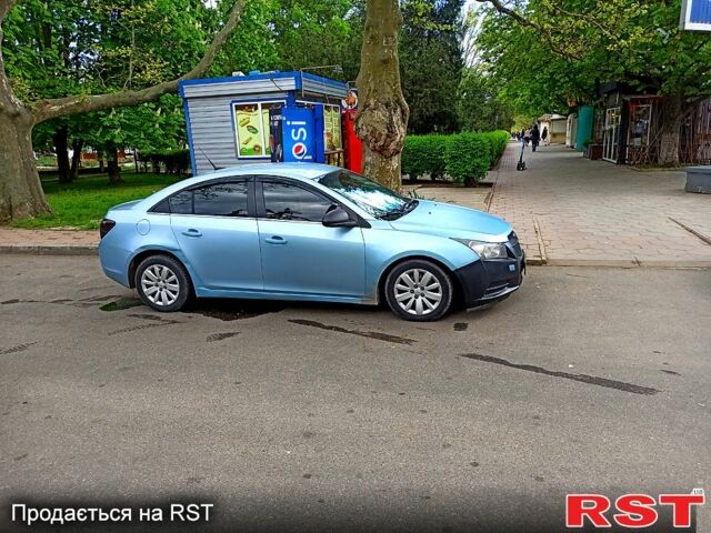 Синий Шевроле Круз, объемом двигателя 1.8 л и пробегом 333 тыс. км за 5000 $, фото 1 на Automoto.ua