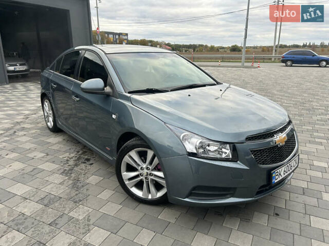 Синий Шевроле Круз, объемом двигателя 1.36 л и пробегом 280 тыс. км за 6500 $, фото 1 на Automoto.ua