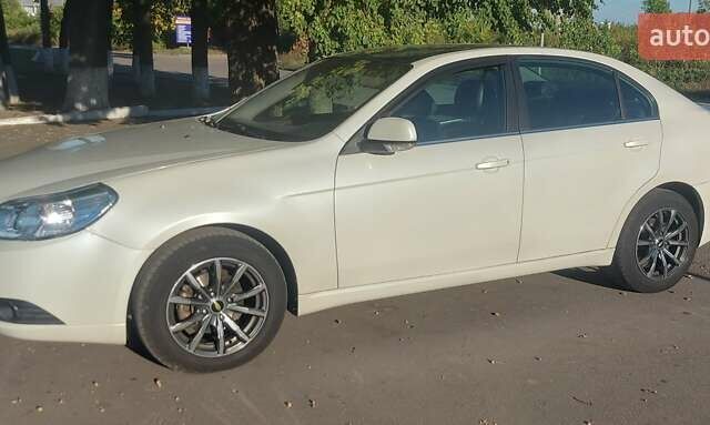 Белый Шевроле Эпика, объемом двигателя 2 л и пробегом 216 тыс. км за 5500 $, фото 1 на Automoto.ua