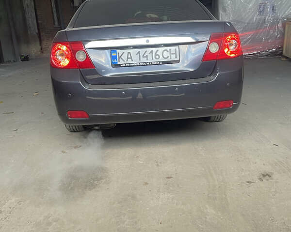 Серый Шевроле Эпика, объемом двигателя 2 л и пробегом 214 тыс. км за 4800 $, фото 1 на Automoto.ua