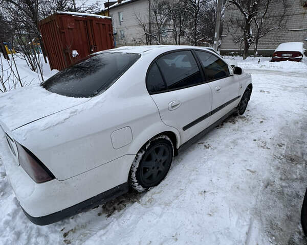 Белый Шевроле Эванда, объемом двигателя 2 л и пробегом 300 тыс. км за 3399 $, фото 1 на Automoto.ua