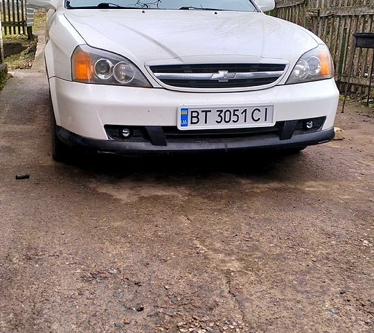 Білий Шевроле Еванда, об'ємом двигуна 2.5 л та пробігом 188 тис. км за 3000 $, фото 1 на Automoto.ua