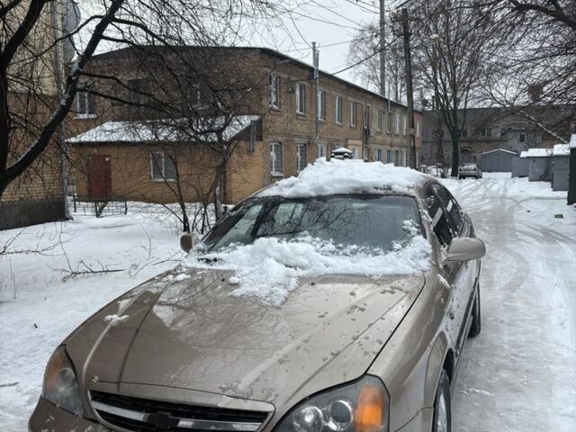 Бежевий Шевроле Еванда, об'ємом двигуна 2 л та пробігом 100 тис. км за 1600 $, фото 1 на Automoto.ua