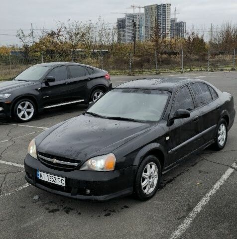 Черный Шевроле Эванда, объемом двигателя 2 л и пробегом 350 тыс. км за 3400 $, фото 1 на Automoto.ua