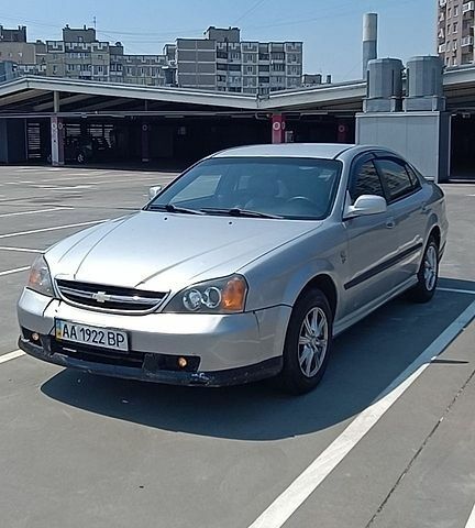 Сірий Шевроле Еванда, об'ємом двигуна 2 л та пробігом 250 тис. км за 2250 $, фото 1 на Automoto.ua
