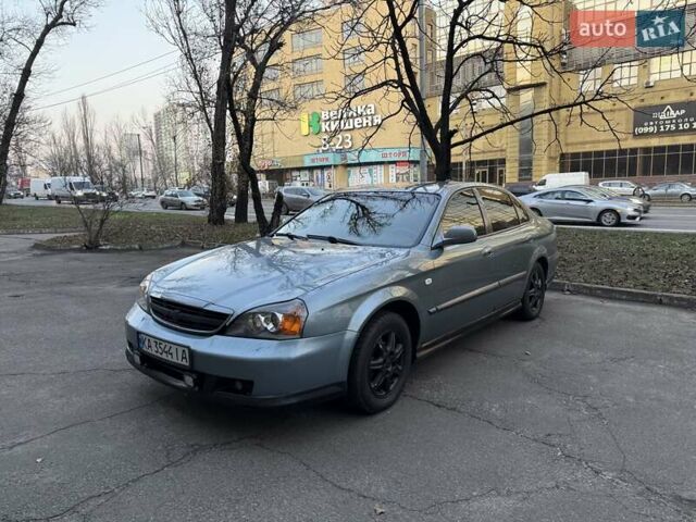 Серый Шевроле Эванда, объемом двигателя 2 л и пробегом 300 тыс. км за 2900 $, фото 1 на Automoto.ua