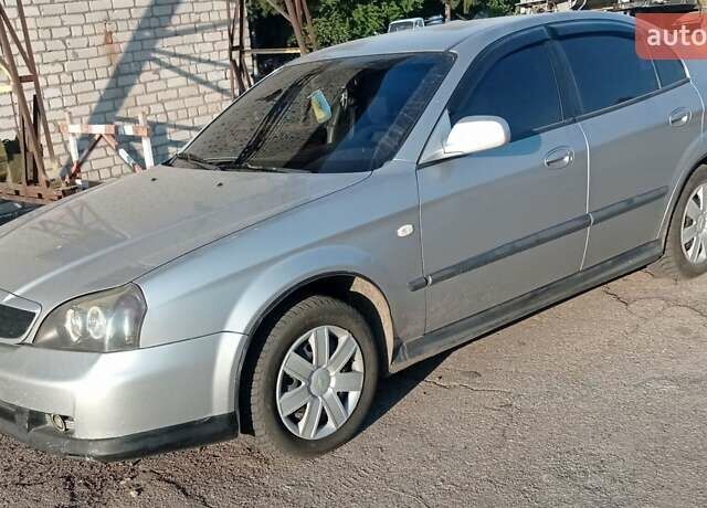 Сірий Шевроле Еванда, об'ємом двигуна 2 л та пробігом 335 тис. км за 2800 $, фото 1 на Automoto.ua