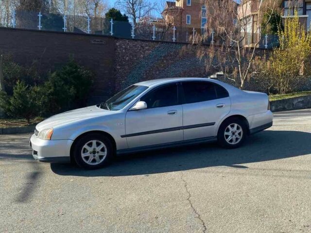 Серый Шевроле Эванда, объемом двигателя 2 л и пробегом 333 тыс. км за 2699 $, фото 1 на Automoto.ua