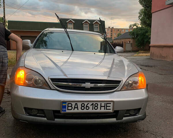 Серый Шевроле Эванда, объемом двигателя 2 л и пробегом 340 тыс. км за 3899 $, фото 1 на Automoto.ua