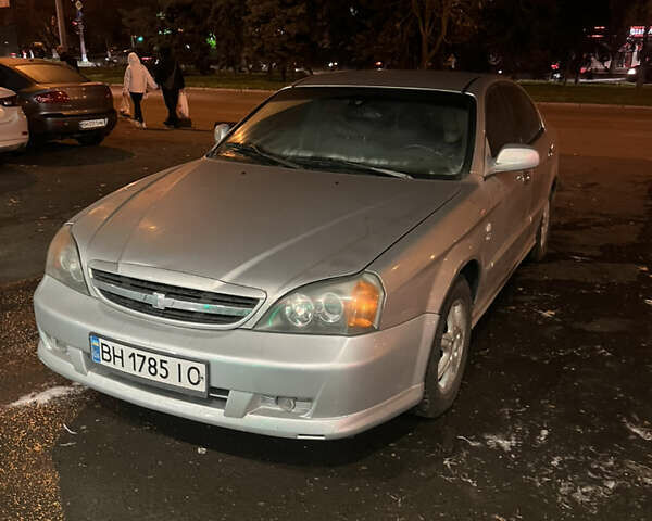 Серый Шевроле Эванда, объемом двигателя 2.5 л и пробегом 200 тыс. км за 2600 $, фото 1 на Automoto.ua