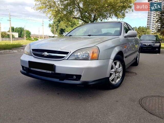 Серый Шевроле Эванда, объемом двигателя 2.5 л и пробегом 147 тыс. км за 3750 $, фото 1 на Automoto.ua