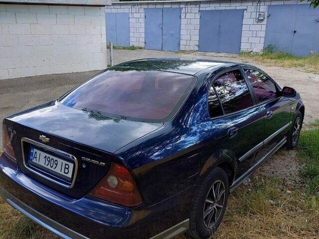Синий Шевроле Эванда, объемом двигателя 2 л и пробегом 323 тыс. км за 2000 $, фото 1 на Automoto.ua