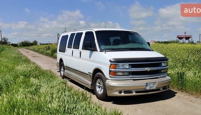 Белый Шевроле Експресс, объемом двигателя 5.7 л и пробегом 253 тыс. км за 20500 $, фото 1 на Automoto.ua